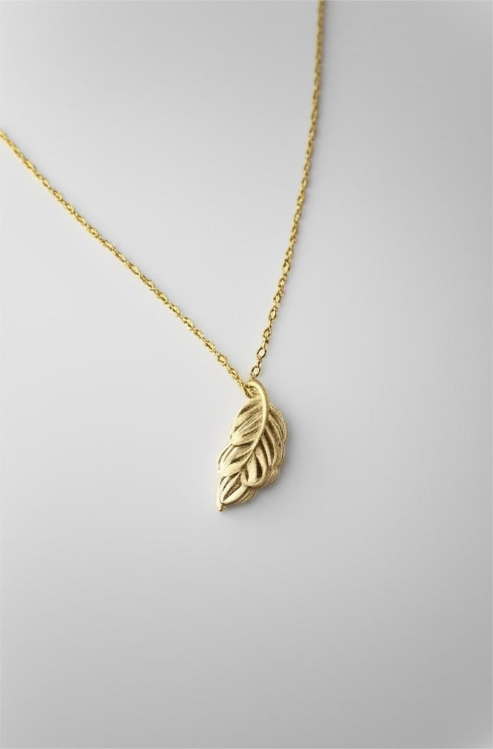 Delicate Feather Pendant Necklace