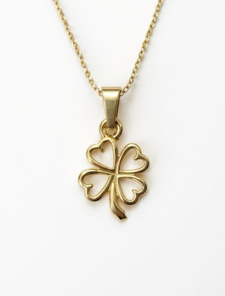 Hollow Clover Pendant in Gold
