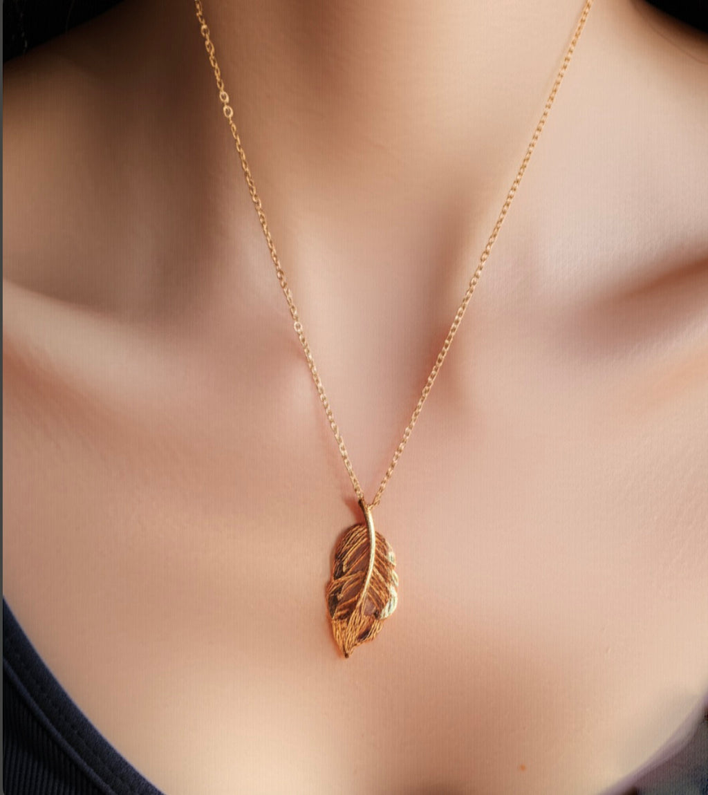 Delicate Feather Pendant Necklace