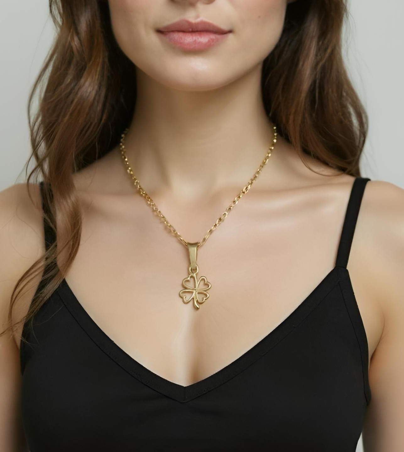 Hollow Clover Pendant in Gold