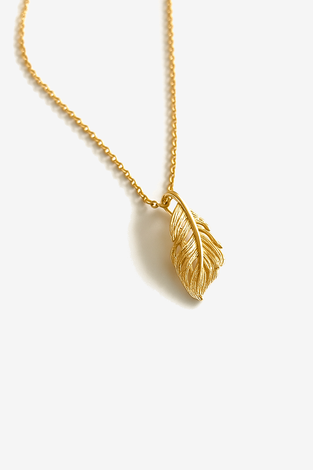 Delicate Feather Pendant Necklace