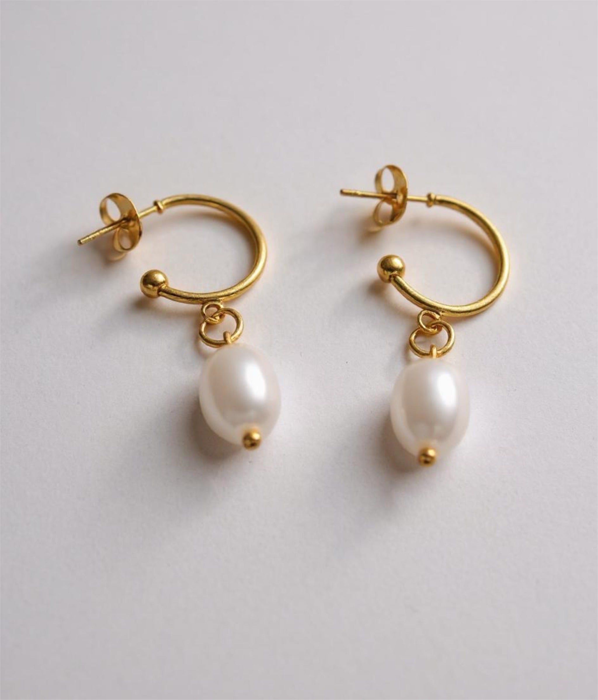 Gold hoop earrings with white pearls 