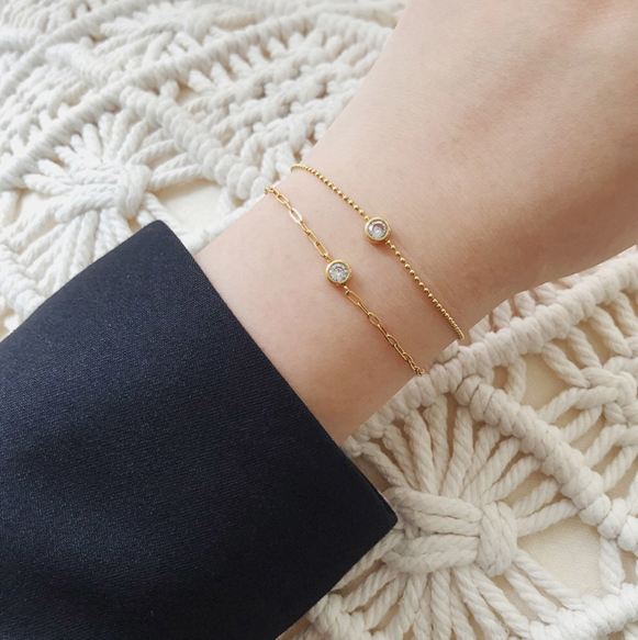 Paperclip Chain Bracelet with Central Solitaire Stone