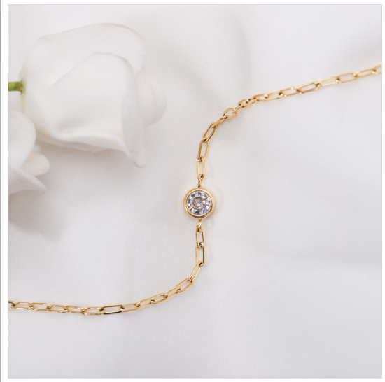 Paperclip Chain Bracelet with Central Solitaire Stone