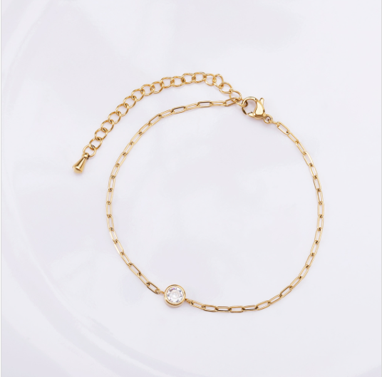 Paperclip Chain Bracelet with Central Solitaire Stone