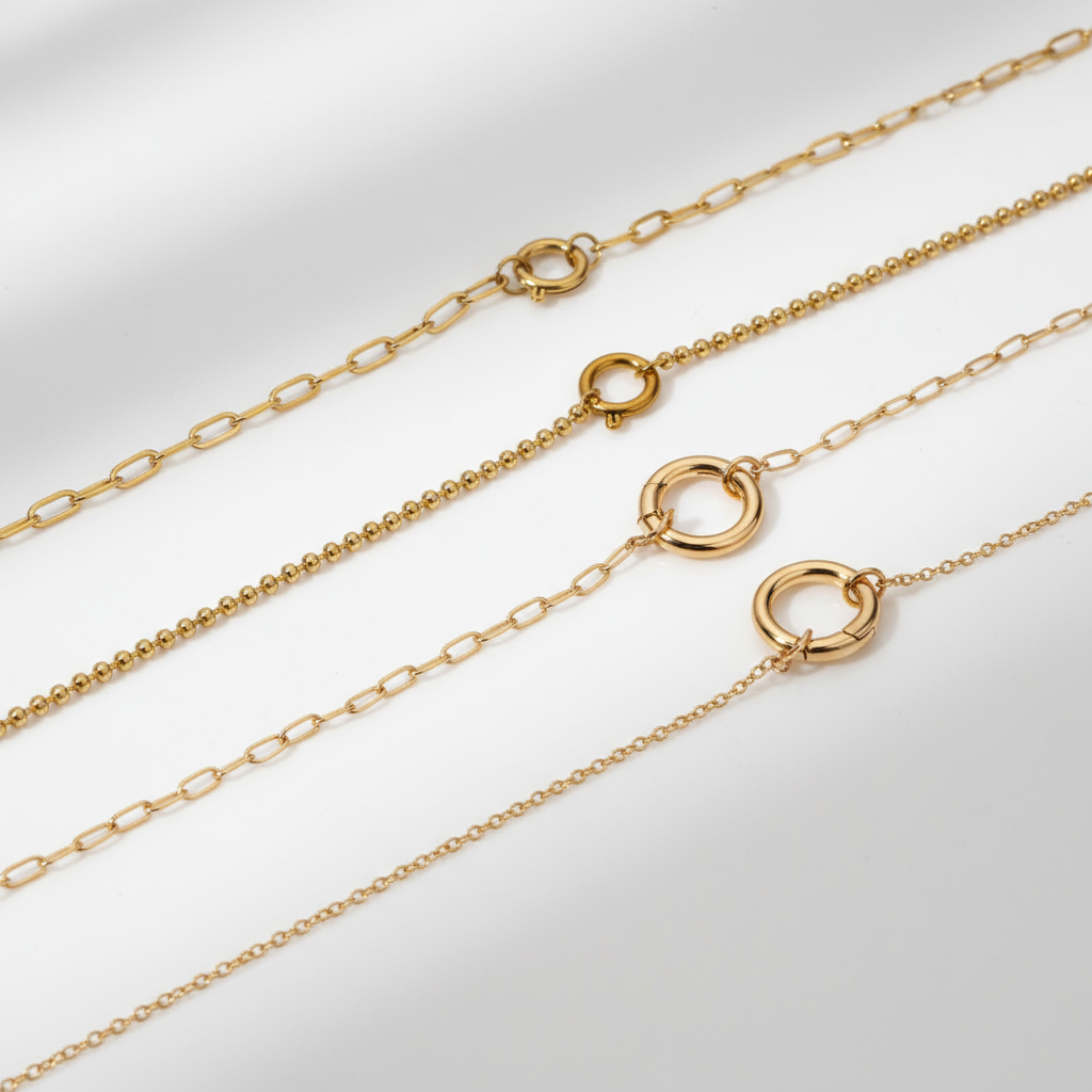 Paperclip Charm Clasp Necklace in Gold