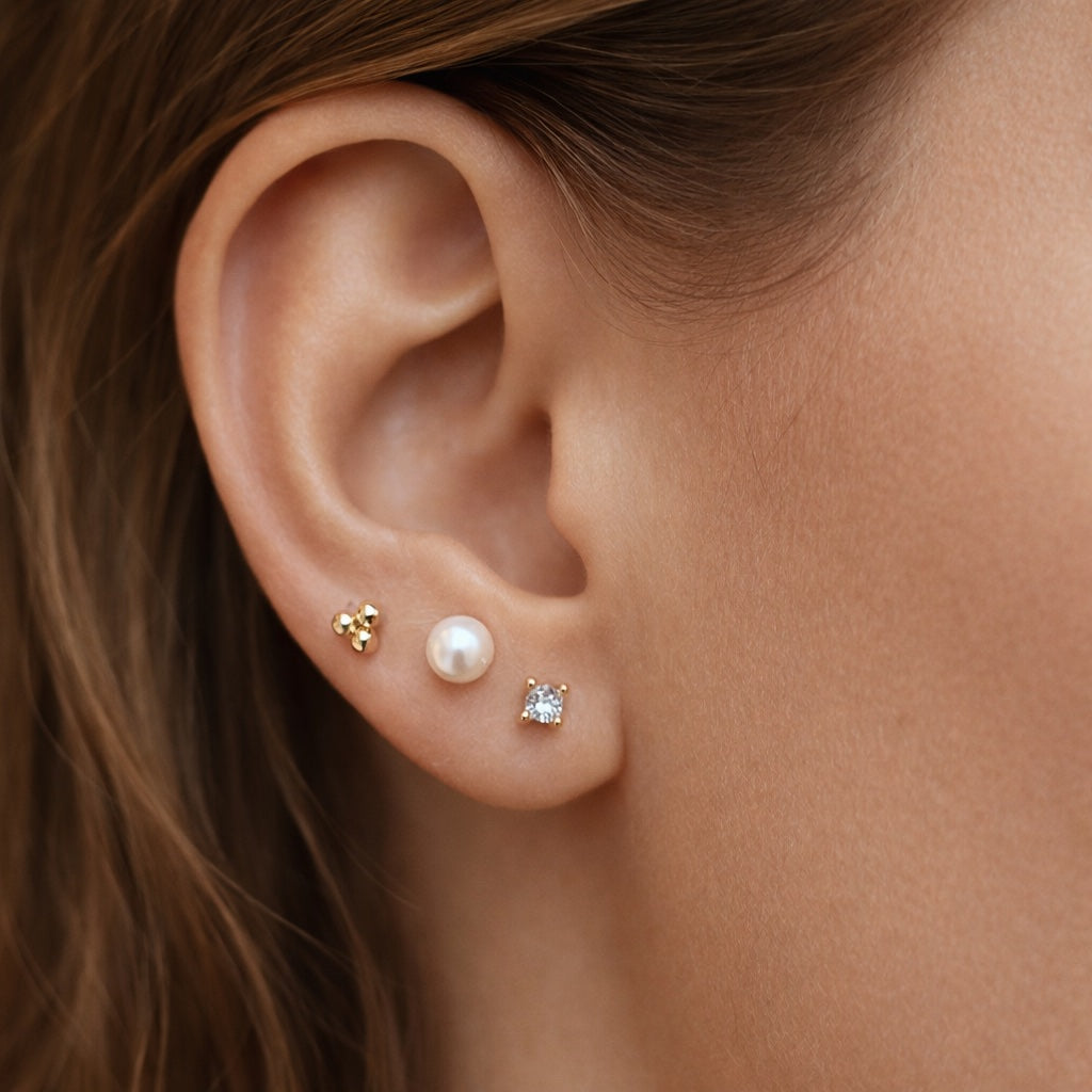 Three Dots Mini Clover Gold Stud Earrings