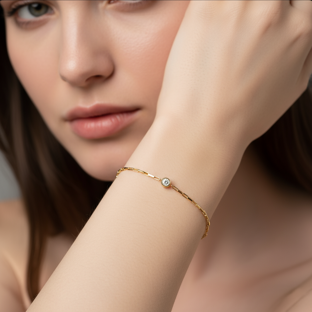 Paperclip Chain Bracelet with Central Solitaire Stone